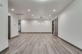 1139 NE Grand Blvd in Oklahoma City, OK - Foto de edificio - Building Photo
