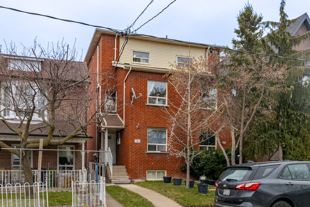 191-193 Earlscourt Av in Toronto, ON - Building Photo