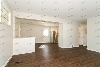 1100 Ozment Dr in Florissant, MO - Foto de edificio - Building Photo