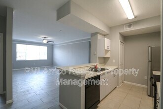 17101 Carrington Park Dr in Tampa, FL - Building Photo - Building Photo