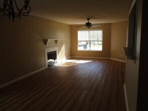 2041 W Windgate Ct in Jacksonville, NC - Building Photo - Building Photo