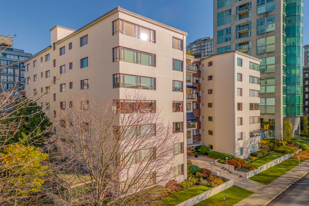 Beach Town House in Vancouver, BC - Building Photo