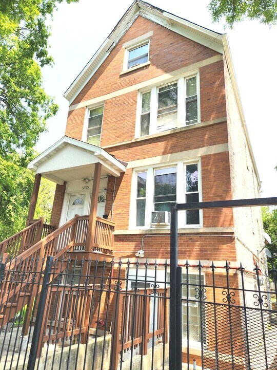 5325 S Honore St in Chicago, IL - Building Photo