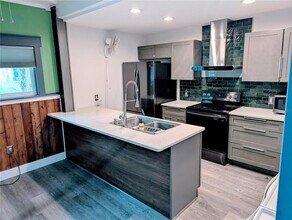 3612 Bishop Eddie Newkirk Wy in Tampa, FL - Building Photo - Building Photo