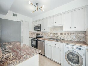 6440 Olympia Dr in Houston, TX - Building Photo - Building Photo