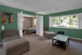 2430 Lake Redding Dr in Redding, CA - Building Photo - Building Photo
