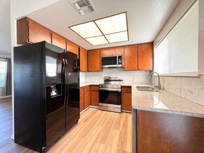 58 Goodwin Cir in Sacramento, CA - Building Photo - Building Photo