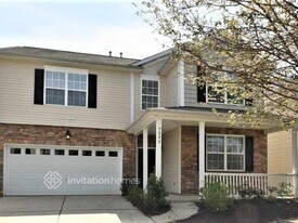 7342 Lamplighter Close Dr in Matthews, NC - Building Photo