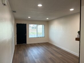 1394 Pajaro Ave in Manteca, CA - Building Photo - Building Photo