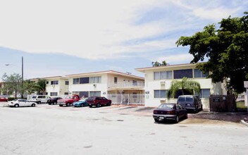 6905 Rue Vendome in Miami Beach, FL - Building Photo - Building Photo