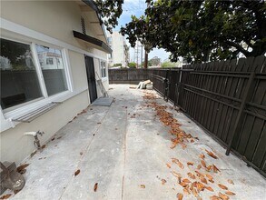 1103 S Hobart Blvd in Los Angeles, CA - Building Photo - Building Photo