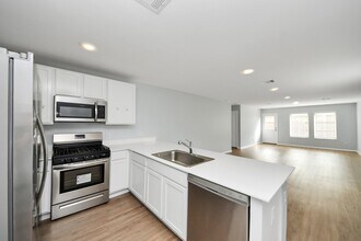 9014 Estes Lks Dr in Baytown, TX - Building Photo - Building Photo