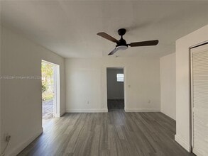 341 NW 61st Ave in Miami, FL - Building Photo - Building Photo