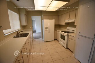 7115 Queen Palm Cir in Sarasota, FL - Building Photo - Building Photo