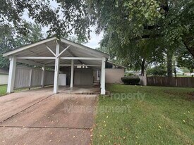 2450 Jenkee Dr in Florissant, MO - Building Photo