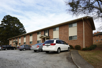 Carriage Oaks Apartments in Clarkston, GA - Building Photo - Building Photo