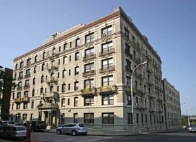 12 Pinehurst Ave in New York, NY - Building Photo