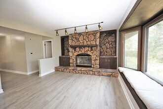 661 Sycamore Dr in Elk Grove Village, IL - Building Photo - Building Photo