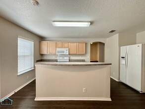 7822 Mainland Woods in San Antonio, TX - Building Photo - Building Photo