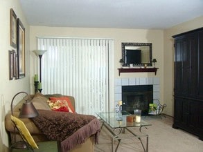 Vintage Creek Apartments in Elk Grove, CA - Building Photo - Interior Photo