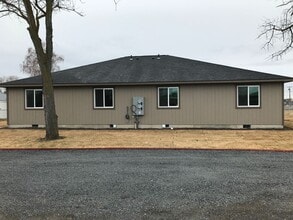 613 S Locust Ln in Moses Lake, WA - Building Photo - Building Photo