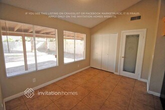 5520 W Joan De Arc Ave in Glendale, AZ - Foto de edificio - Building Photo