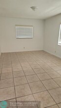 7861 SW 10th St-Unit -B in North Lauderdale, FL - Building Photo - Building Photo