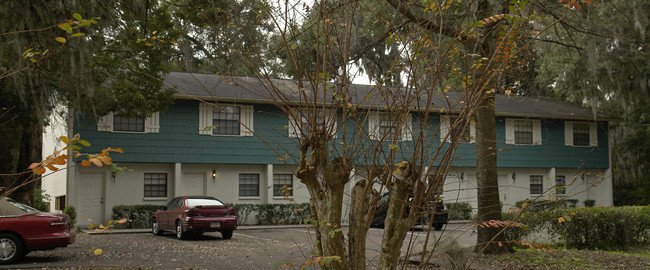 301 NW 13th Ave in Gainesville, FL - Foto de edificio - Building Photo