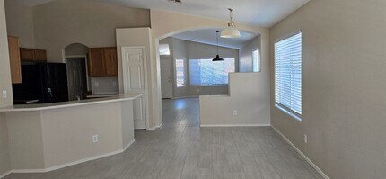 8139 W Mary Ann Dr in Peoria, AZ - Foto de edificio - Building Photo