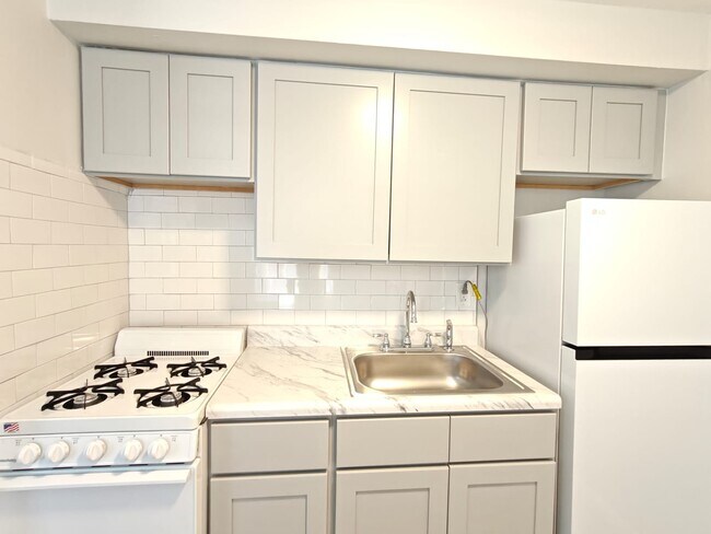 7131 Marshall Rd in Upper Darby Township, PA - Building Photo - Building Photo