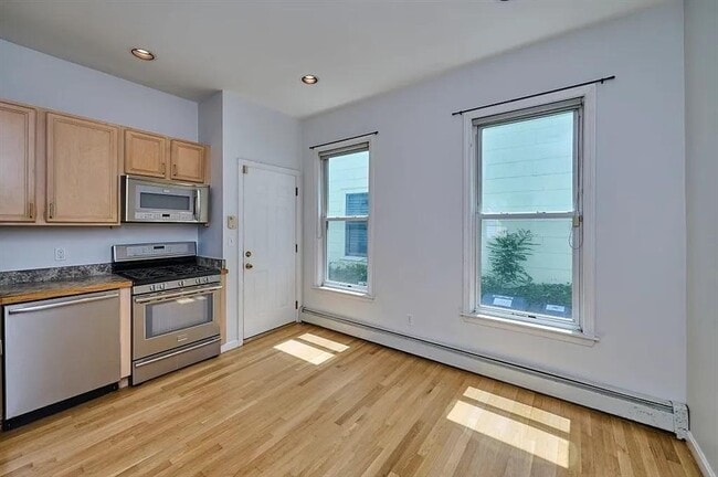 220 Windsor St in Cambridge, MA - Building Photo - Building Photo
