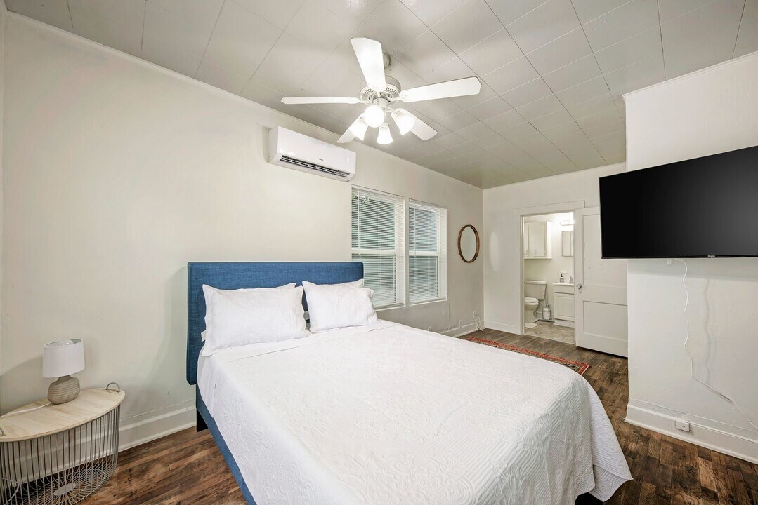 915 W 21st in Austin, TX - Foto de edificio