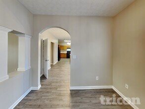 213 Forrest Dr in Palmetto, GA - Foto de edificio - Building Photo