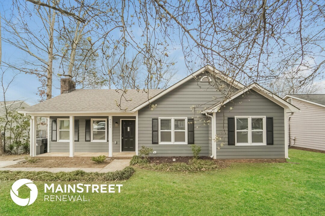 8301 Rocester Dr in Charlotte, NC - Building Photo