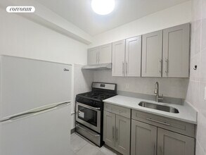 50 Bayard St in New York, NY - Building Photo - Building Photo