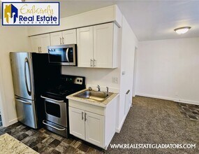 2726 Pine St-Unit -A in Everett, WA - Building Photo - Building Photo