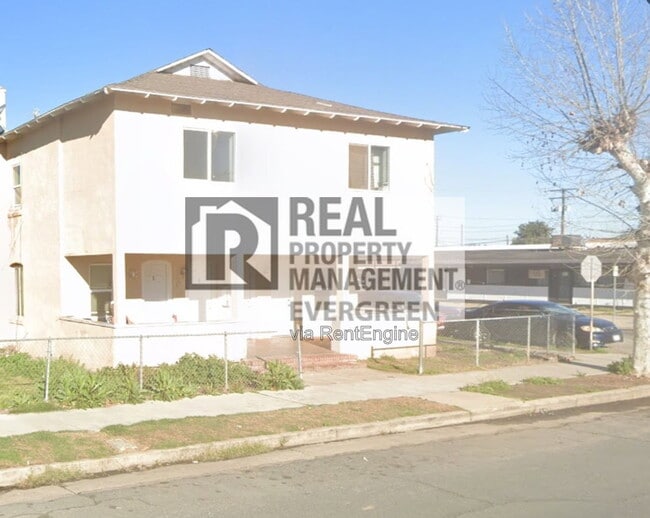 property at 309 N 3rd St