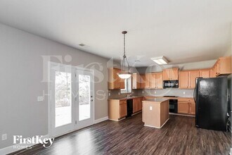 204 Birch Hill Ct in Canton, GA - Foto de edificio - Building Photo