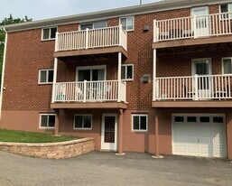 300 Ketchamtown Rd, Unit Fleetwood C10 in Wappingers Falls, NY - Building Photo