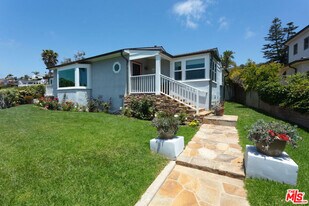 31506 Bluff Dr in Laguna Beach, CA - Building Photo