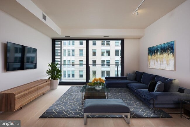 property at 925 H St NW