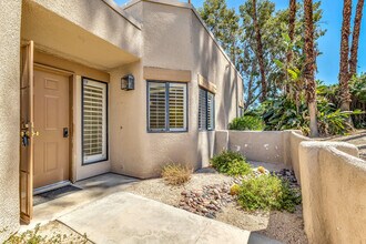 48594 Oakwood Way in Palm Desert, CA - Building Photo - Building Photo