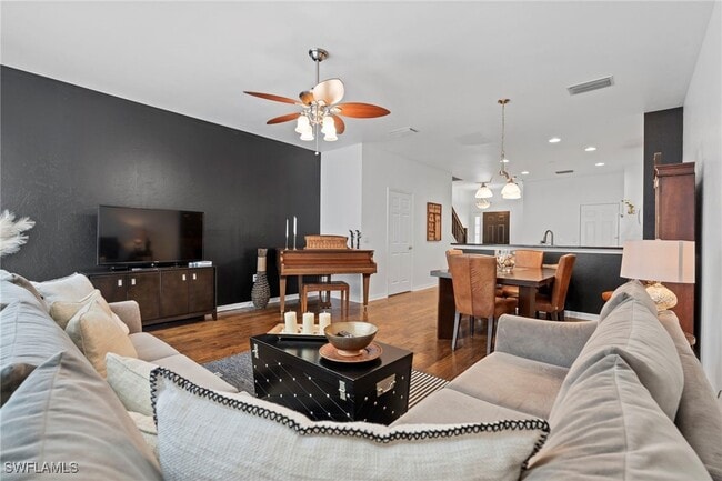 property at 941 Hampton Cir