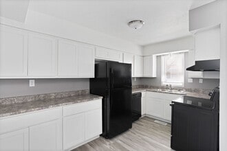 Spring Creek Townhomes in Springfield, IL - Building Photo - Building Photo