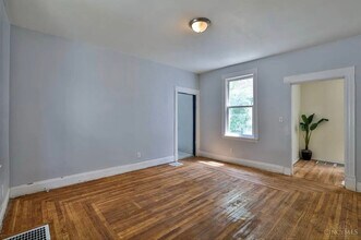 812 Fairbanks Ave in Cincinnati, OH - Foto de edificio - Building Photo