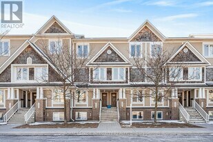 258 Chapman Mills Dr in Ottawa, ON - Building Photo