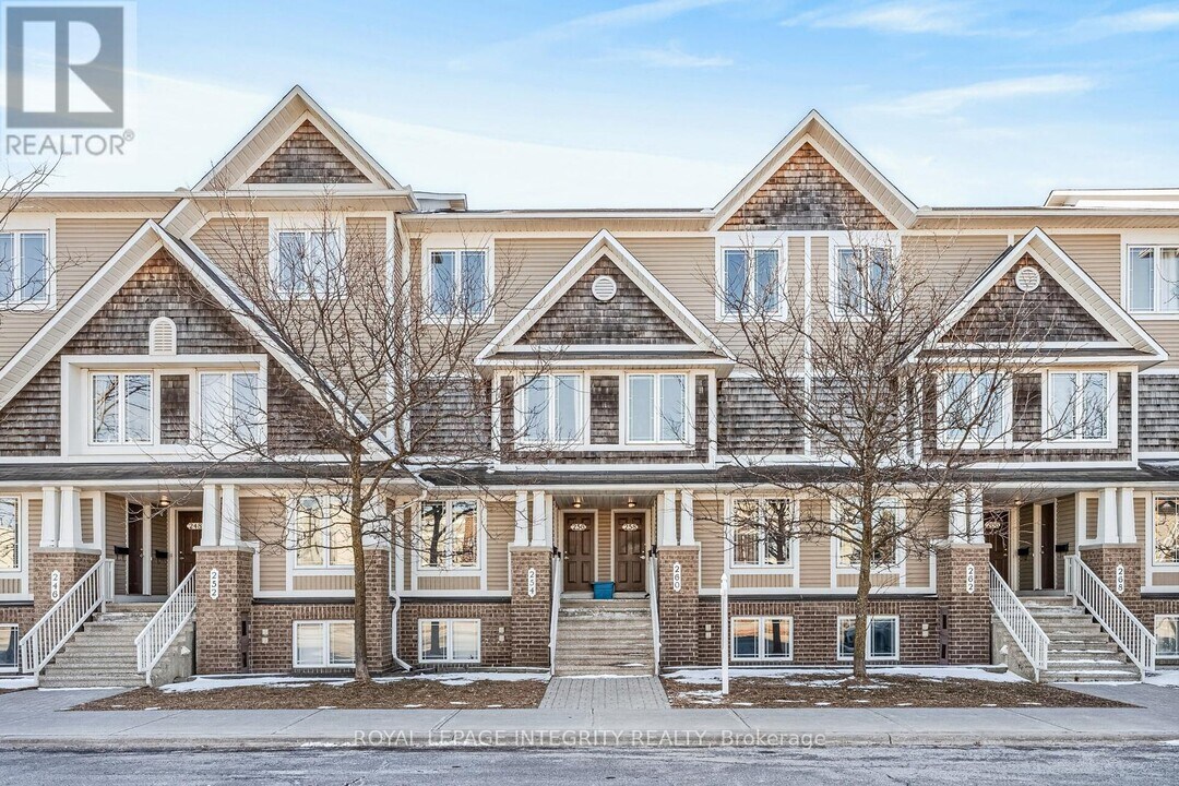 258 Chapman Mills Dr in Ottawa, ON - Building Photo