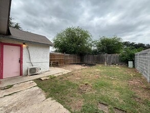 9624 White Wing Loop in Laredo, TX - Foto de edificio - Building Photo