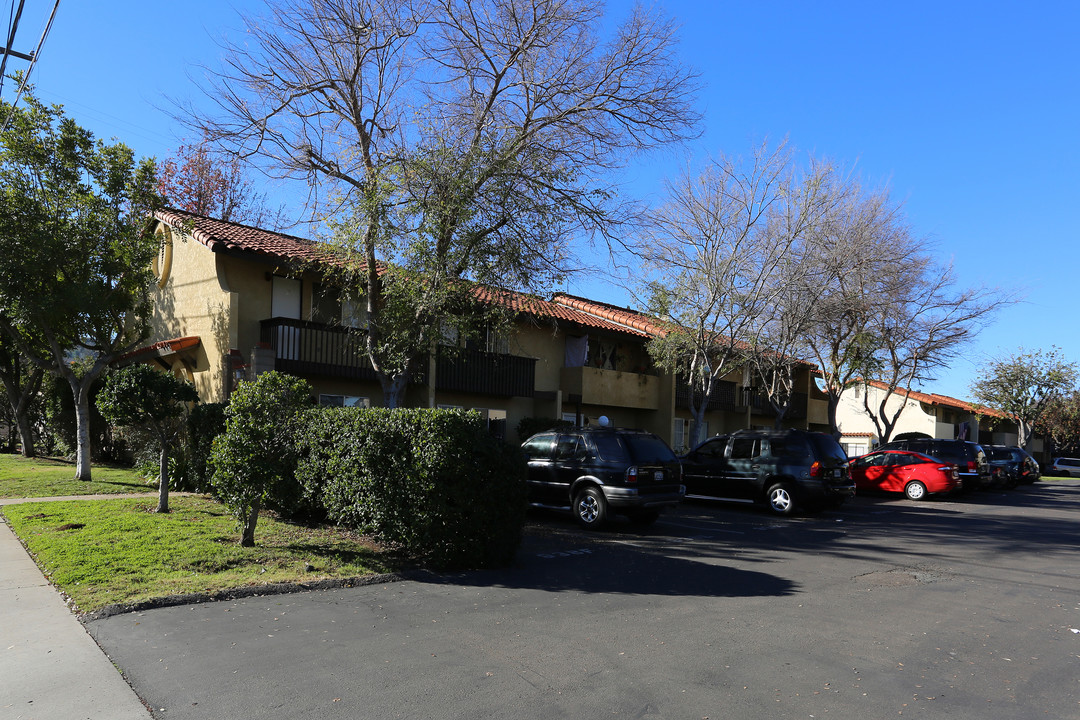 Willows in El Cajon, CA - Foto de edificio