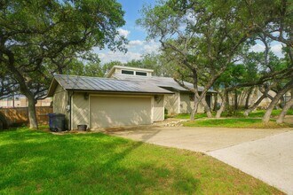 16907 Springhill Dr in San Antonio, TX - Building Photo - Building Photo